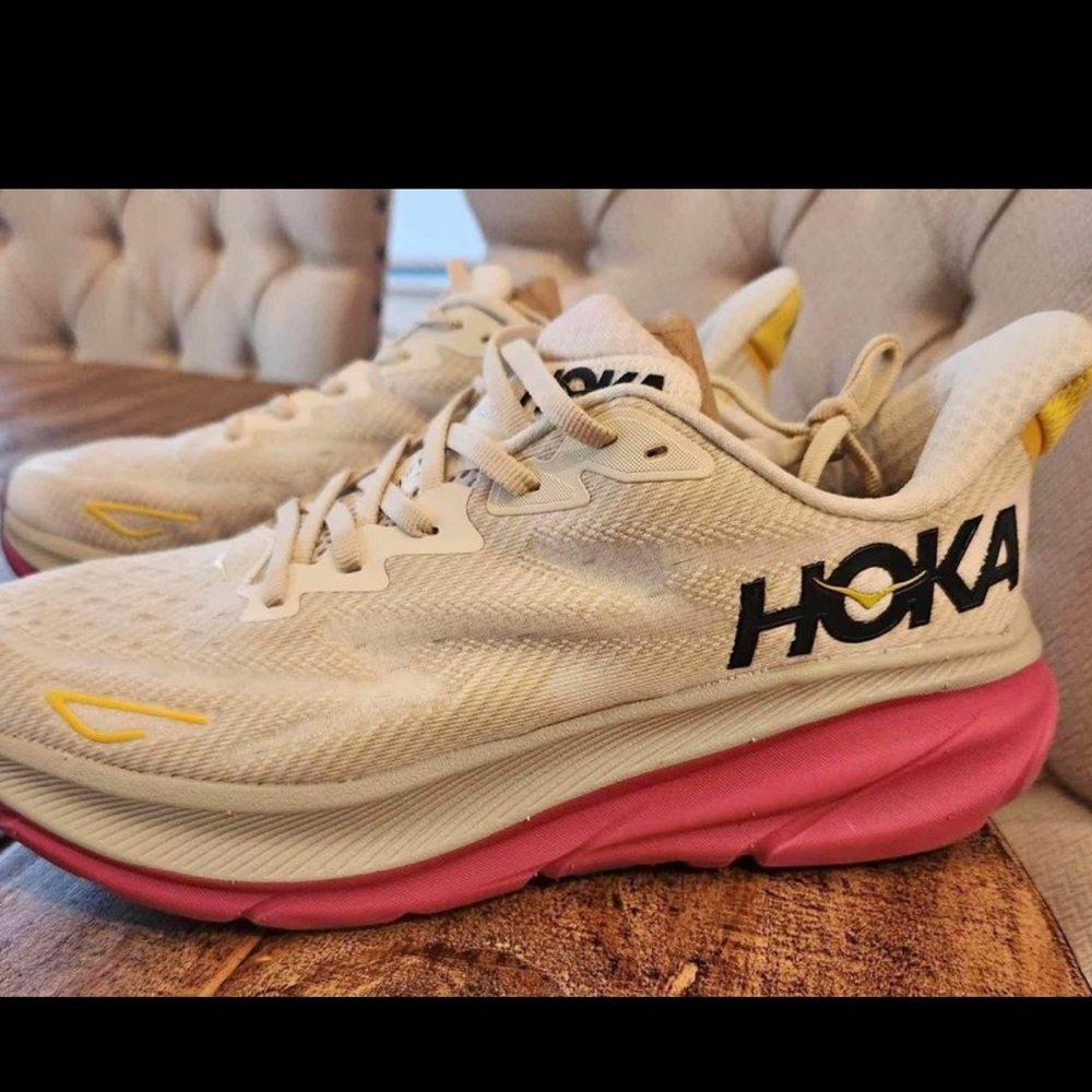 HOKAS Clifton 9